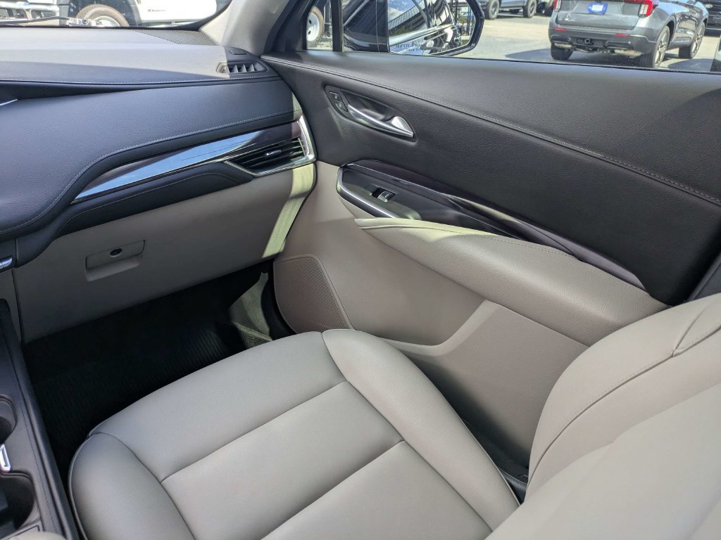 Used 2023 Cadillac XT4 Luxury FWD image 19