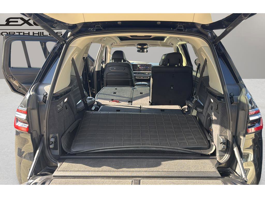 Used 2024 BMW X7 xDrive40i w/ Climate Comfort Package image 18