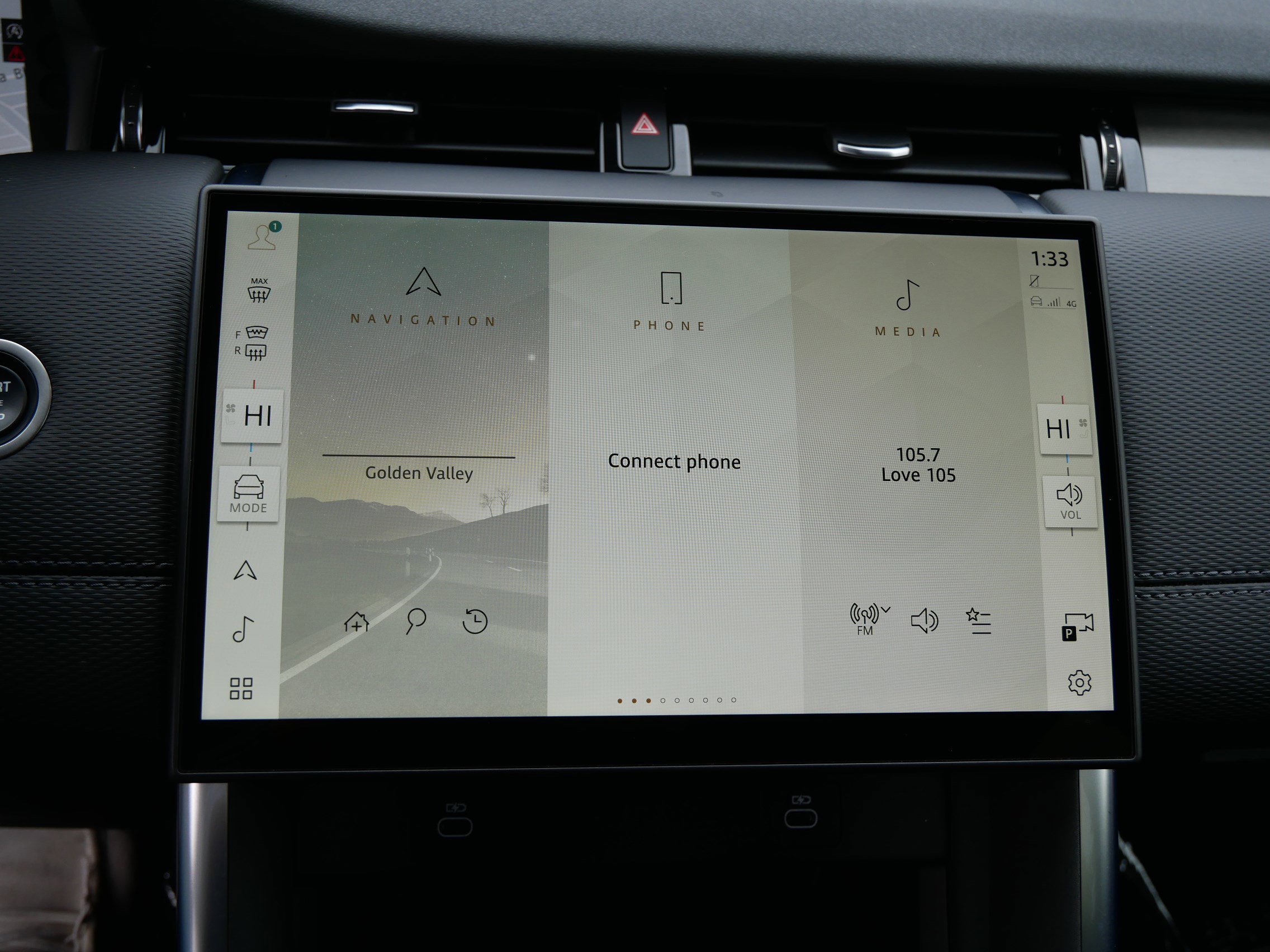 Used 2024 Land Rover Discovery Sport Dynamic SE image 22