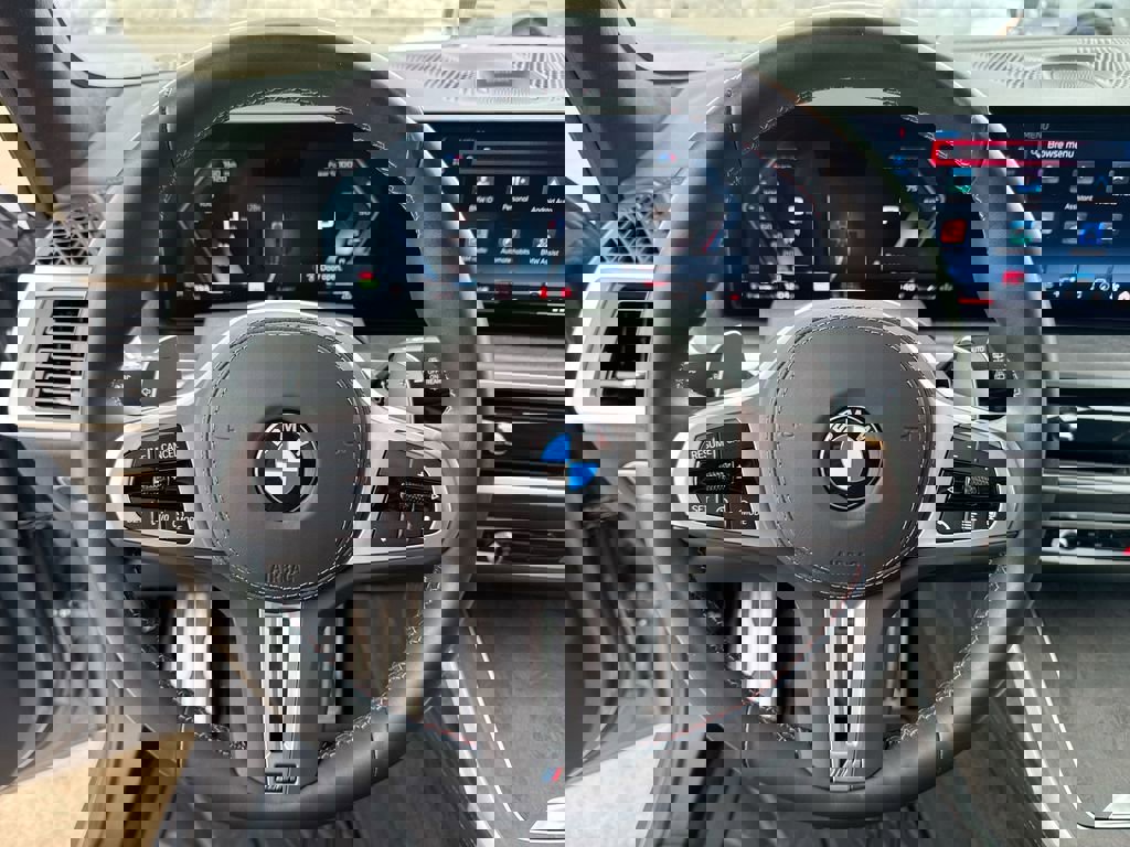 Used 2025 BMW X7 M60i image 38