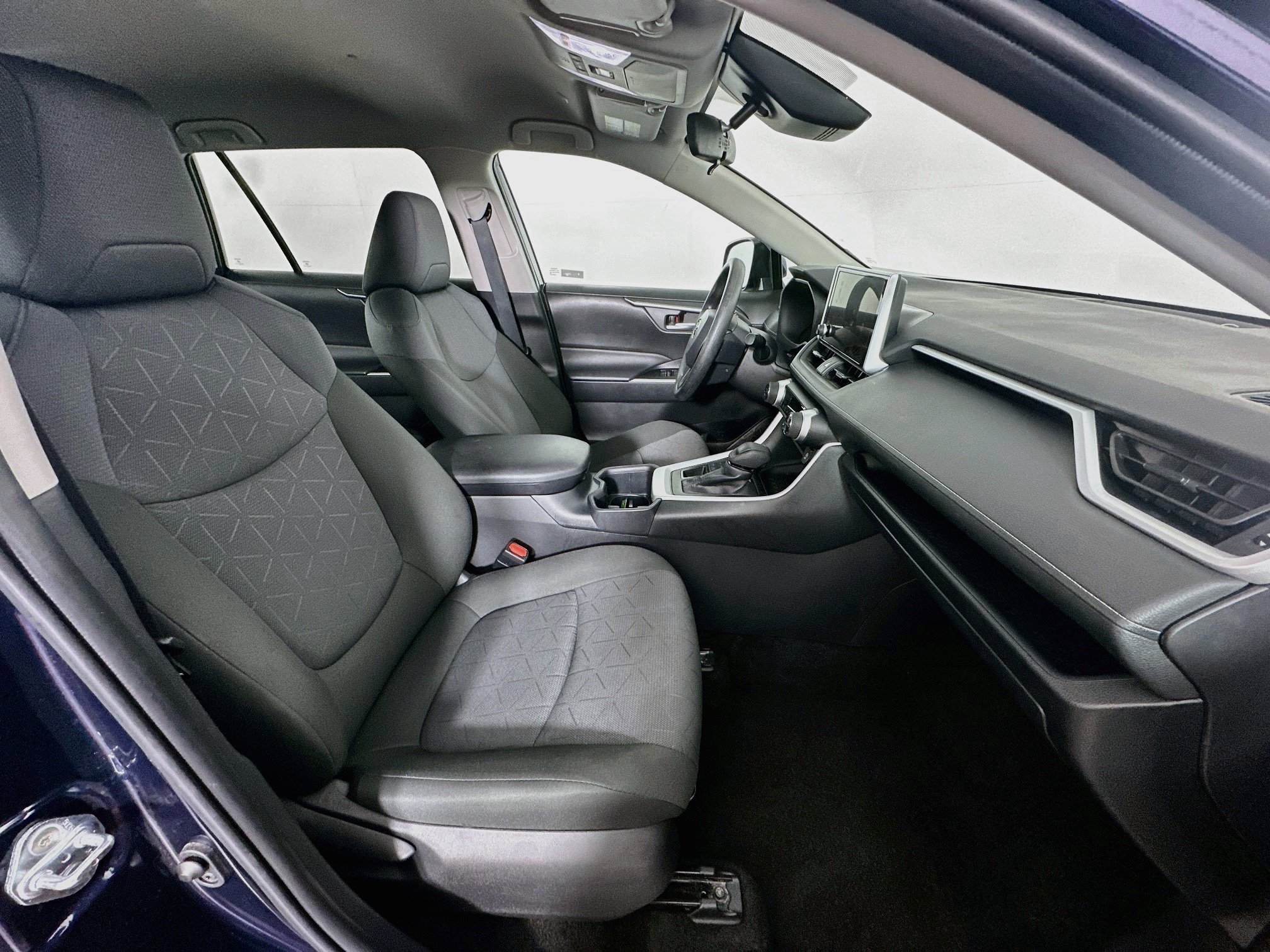 Used 2025 Toyota RAV4 XLE AWD/4WD image 32