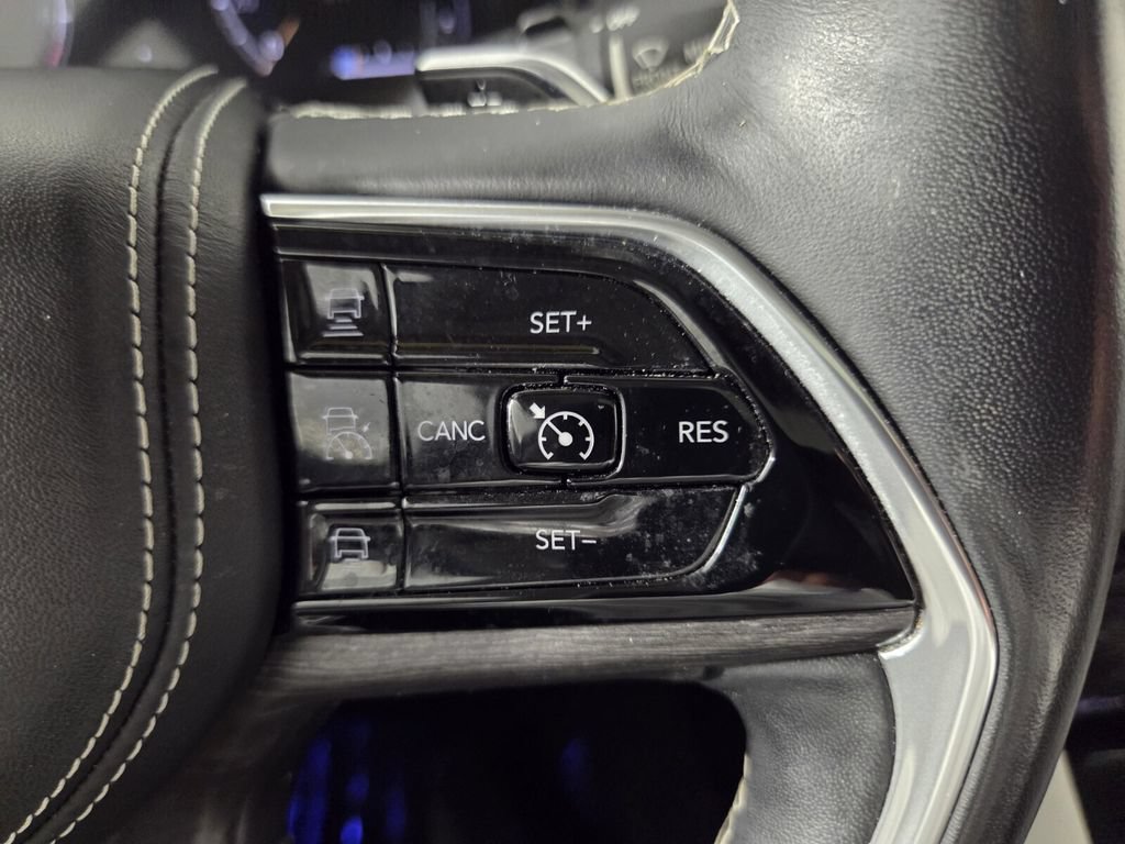 Used 2021 Jeep Grand Cherokee L Overland w/ Luxury Tech Group IV AWD/4WD image 17