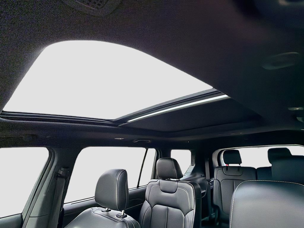 Used 2024 Jeep Grand Cherokee L Limited w/ Luxury Tech Group II image 30