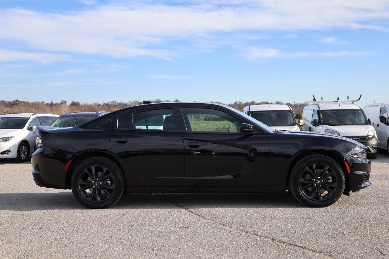 Used 2022 Dodge Charger SXT w/ Blacktop Package image 7