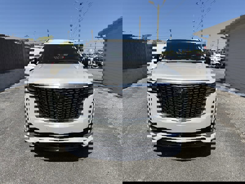 Used 2023 Cadillac Escalade ESV Premium Luxury image 4