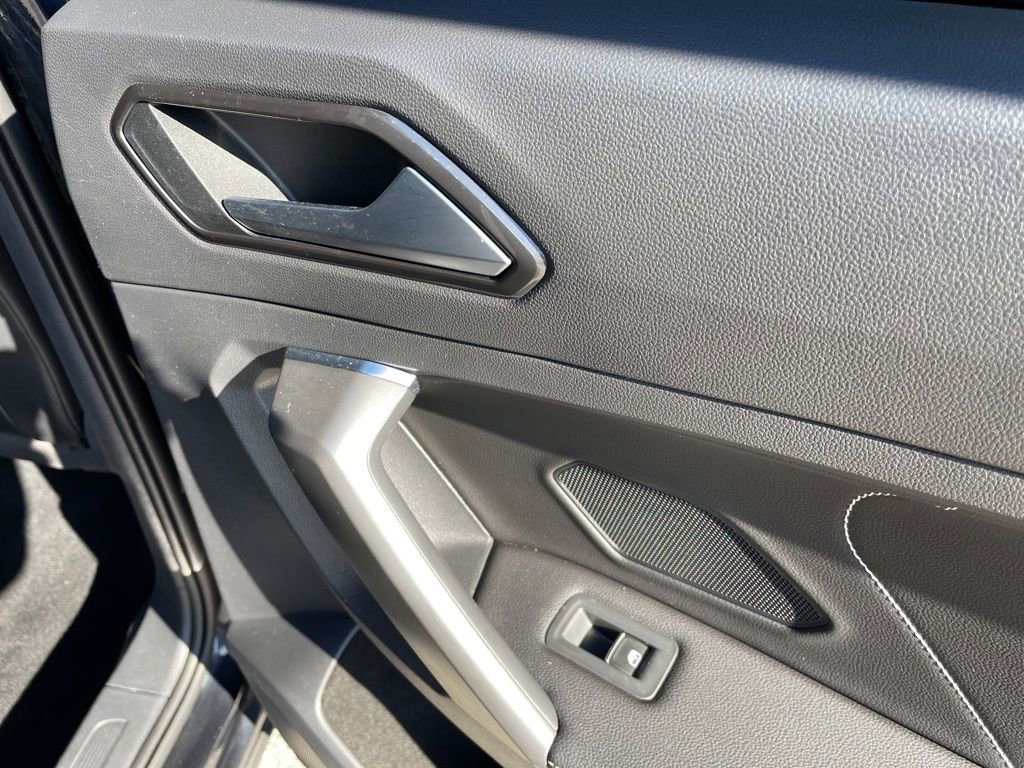 Used 2022 Volkswagen Tiguan SE R-Line image 38