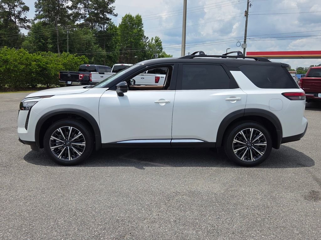 New 2026 Nissan Pathfinder Platinum FWD image 2