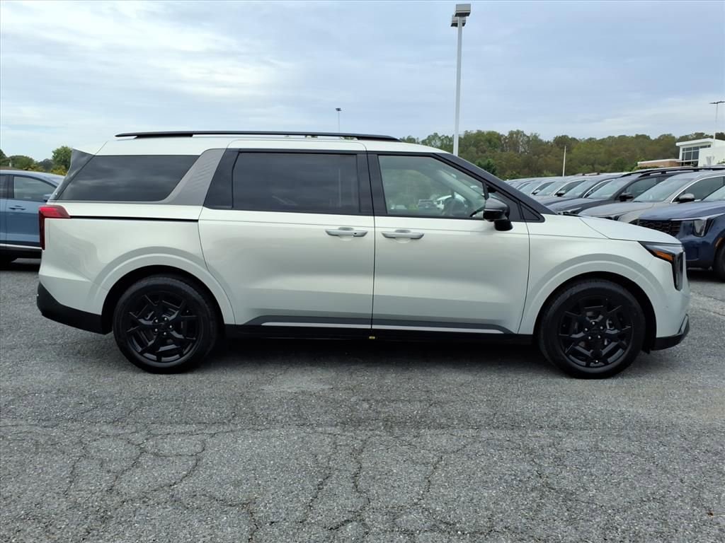 New 2026 Kia Carnival SX w/ SX Dark Edition Package image 3