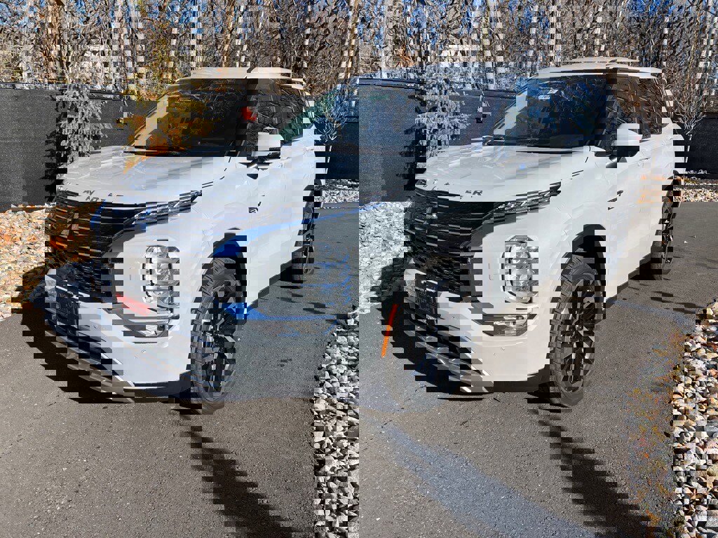 New 2025 Mitsubishi Outlander SE