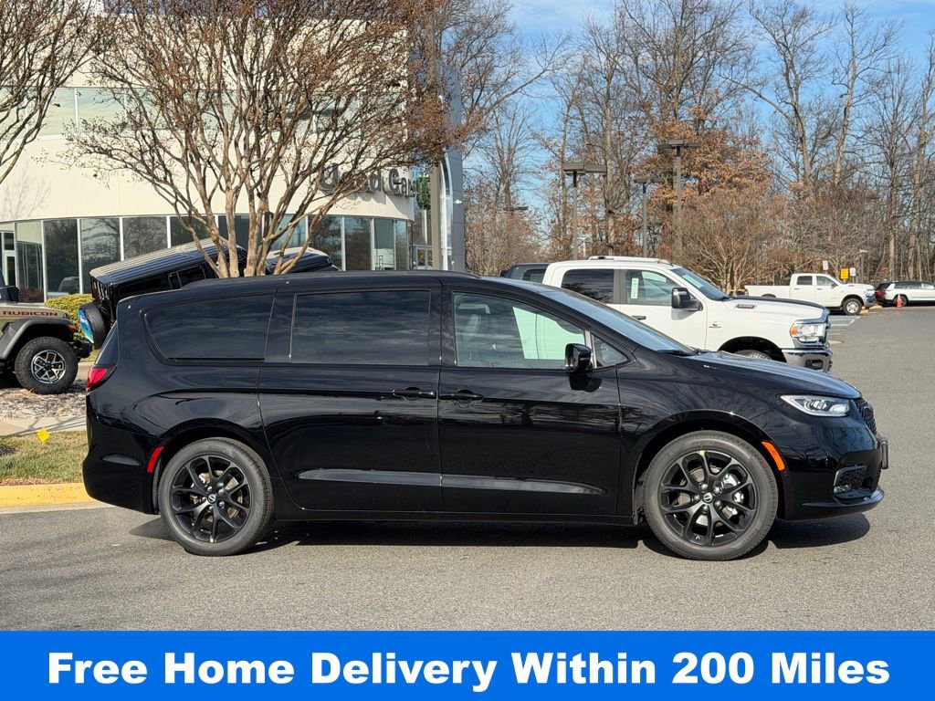 New 2026 Chrysler Pacifica Select w/ S Appearance Package image 5