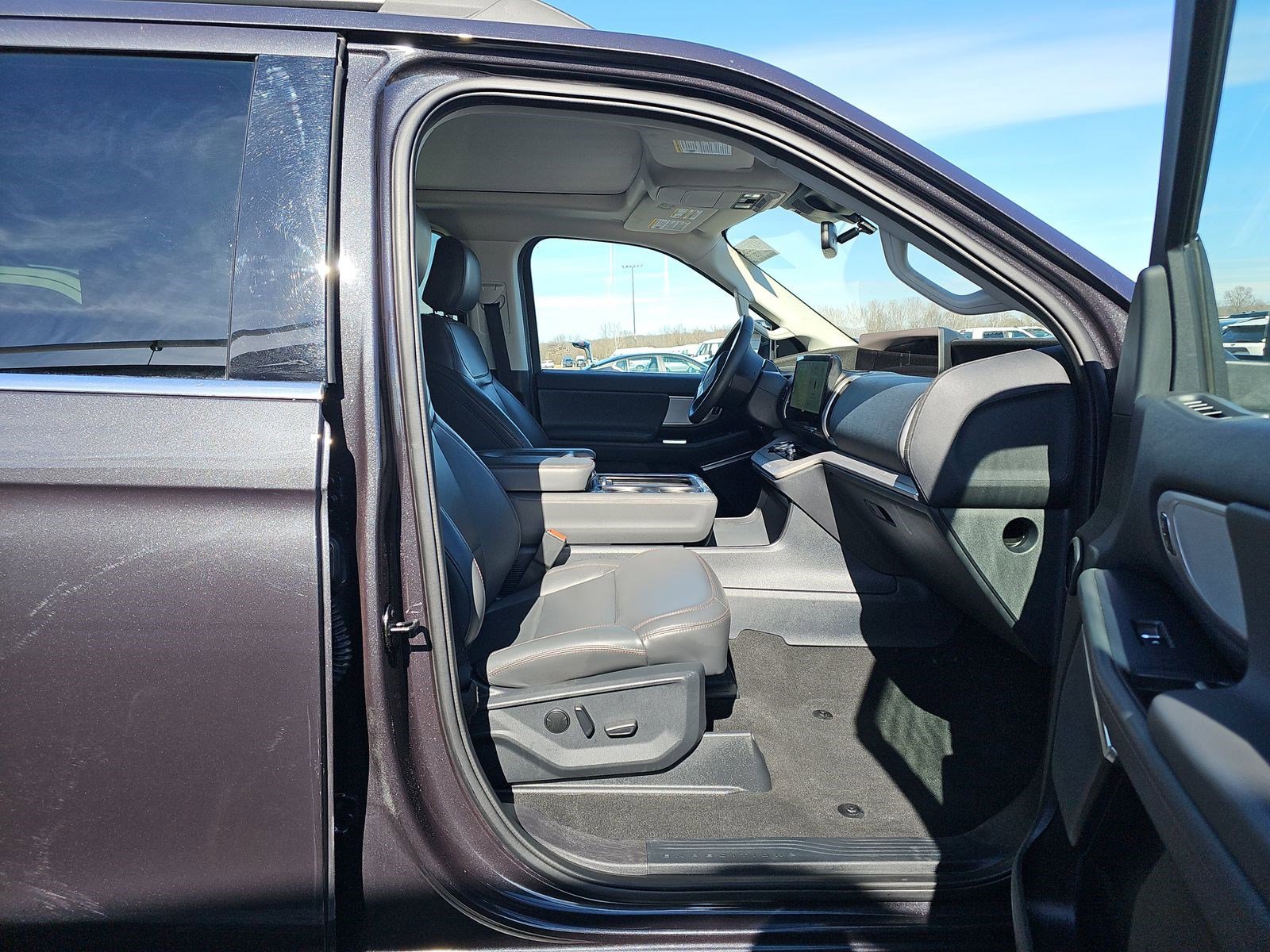Used 2025 Ford Expedition Max Active AWD/4WD image 14