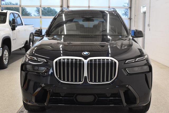Used 2024 BMW X7 xDrive40i w/ M Sport Package AWD/4WD image 3
