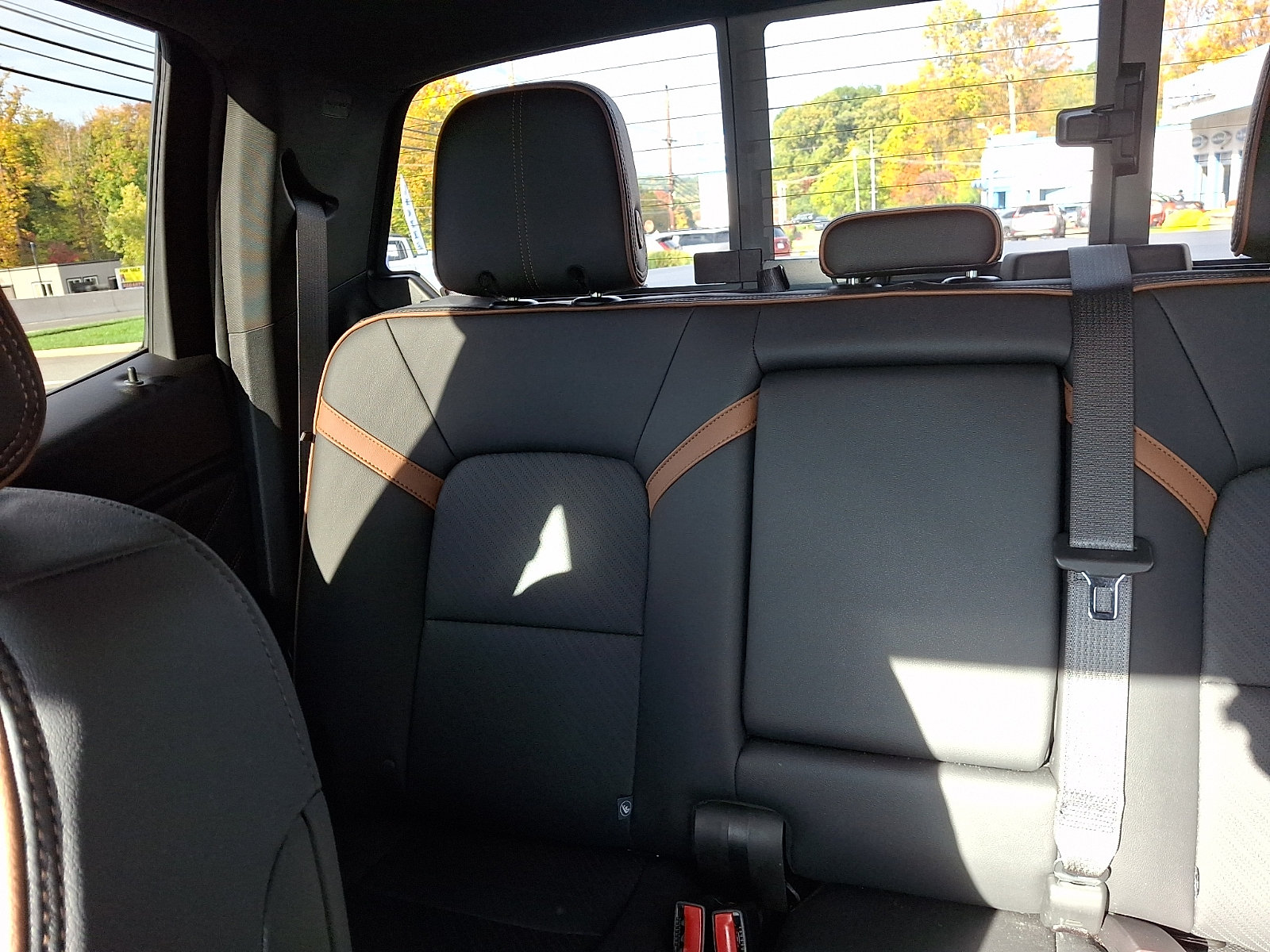 Used 2024 GMC Canyon AT4 w/ AT4 Premium Package AWD/4WD image 18