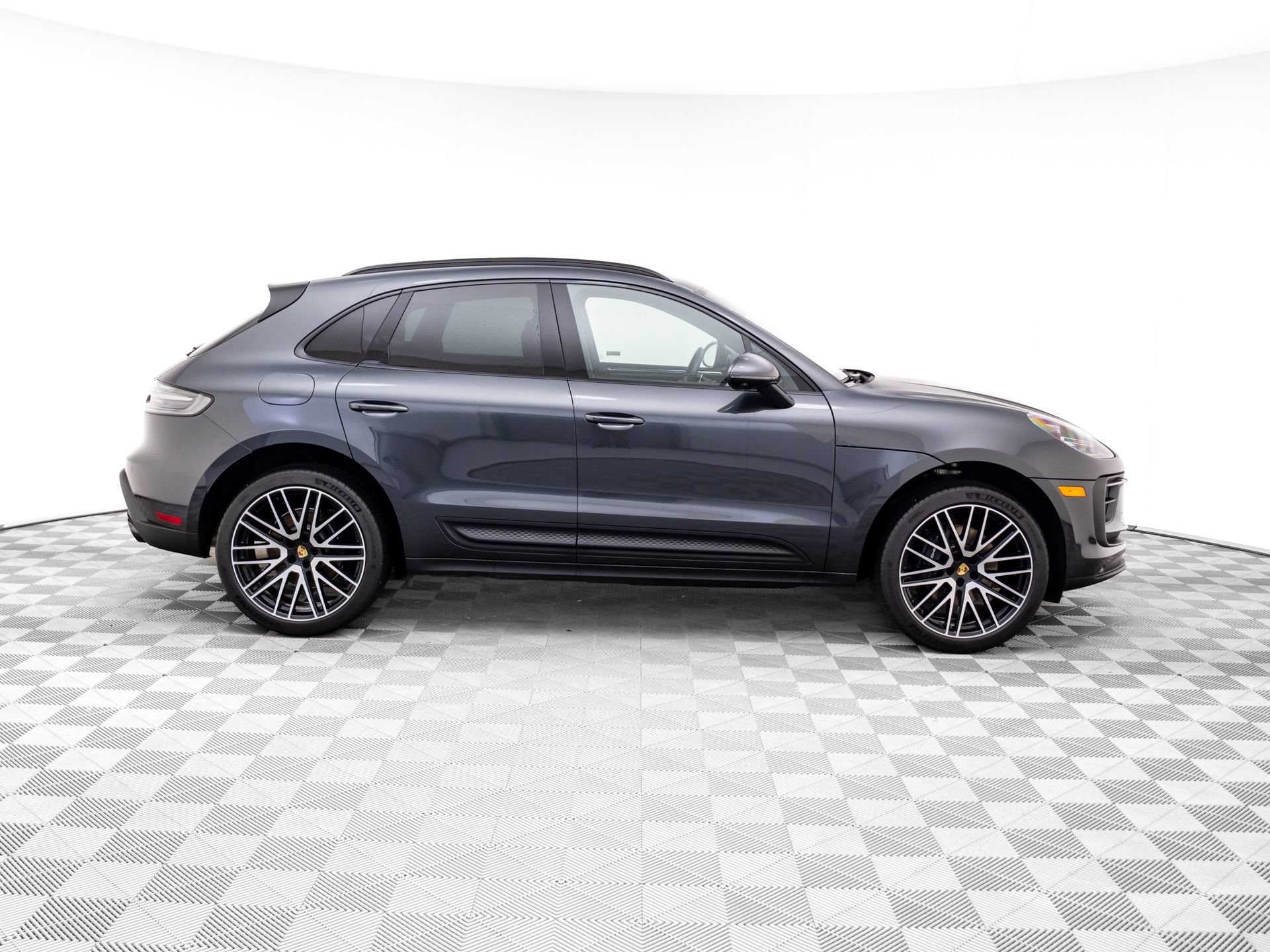 Certified 2026 Porsche Macan AWD/4WD image 7