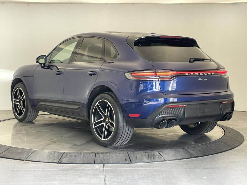 Certified 2023 Porsche Macan AWD/4WD image 3