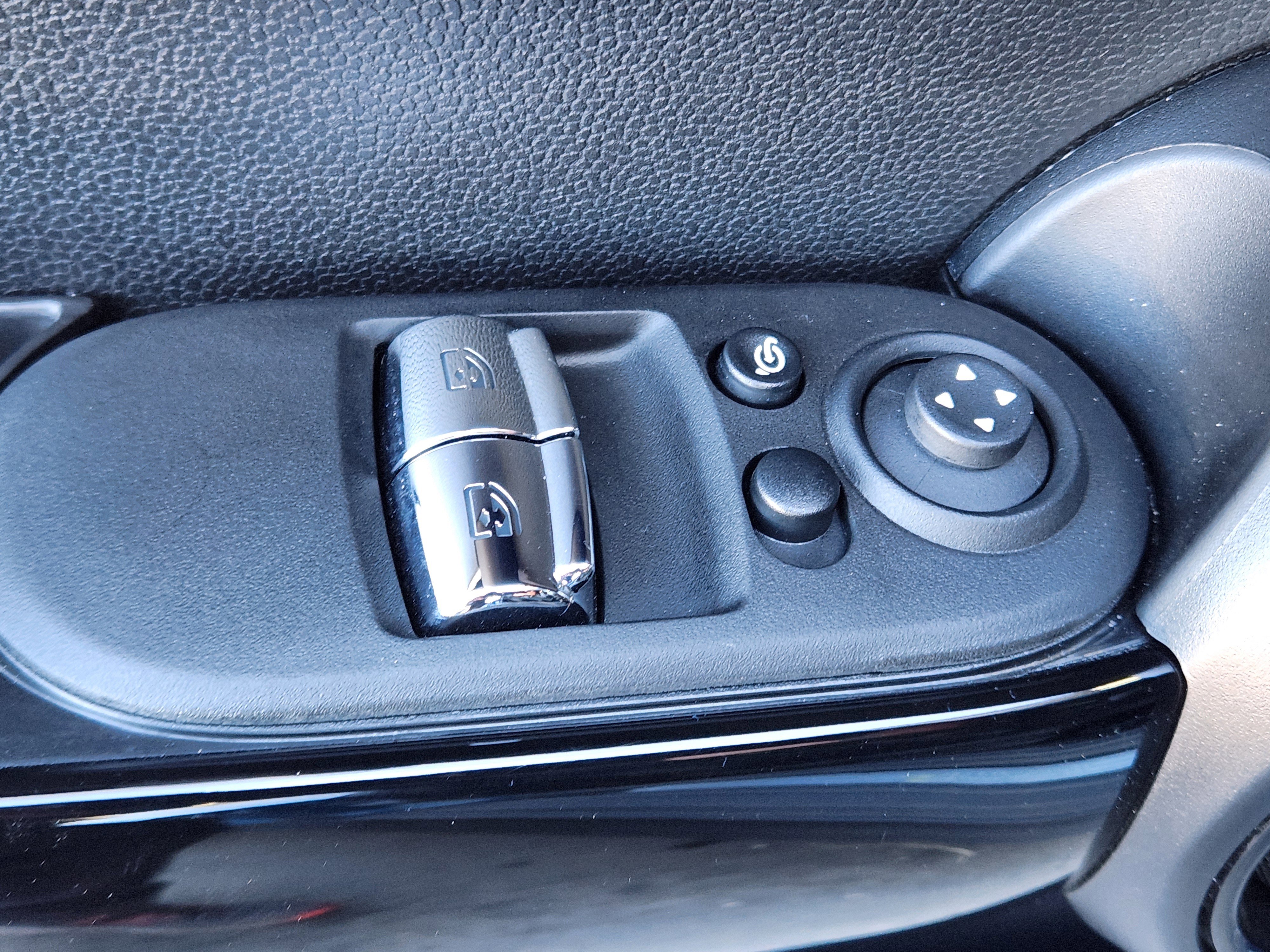 Used 2023 MINI Cooper SE image 13