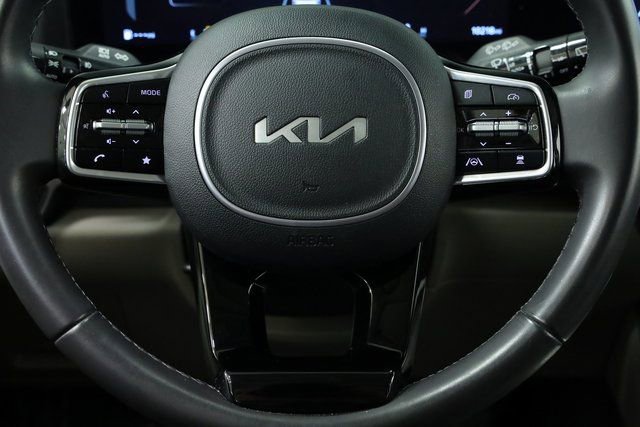 Used 2025 Kia Carnival SX image 13