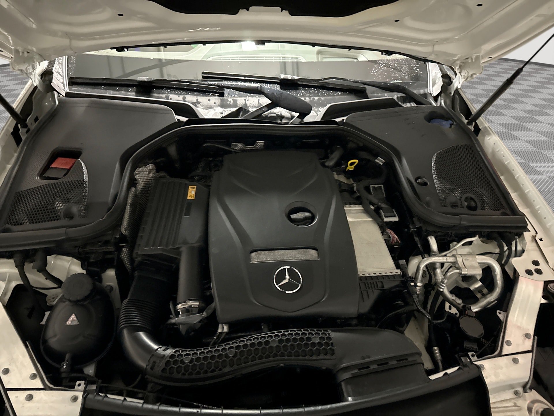 Used 2017 Mercedes-Benz E 300 4MATIC image 18