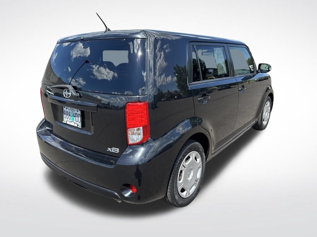 Used 2014 Scion xB FWD image 7