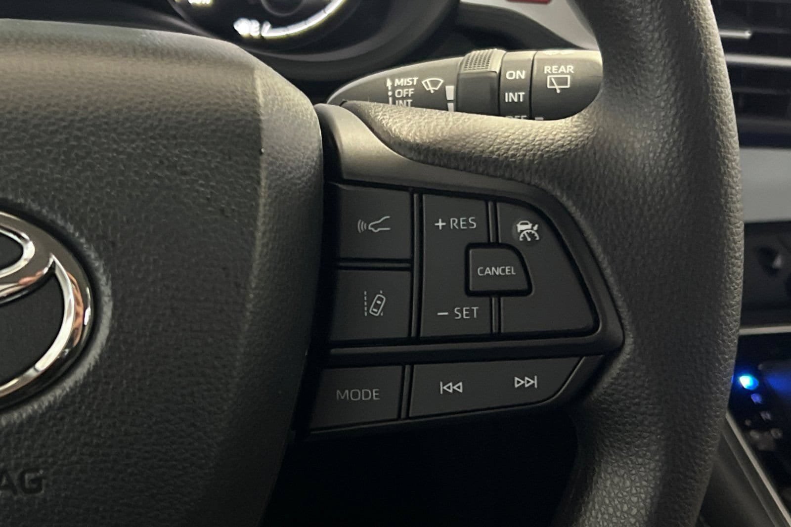 New 2026 Toyota Sienna LE FWD image 28