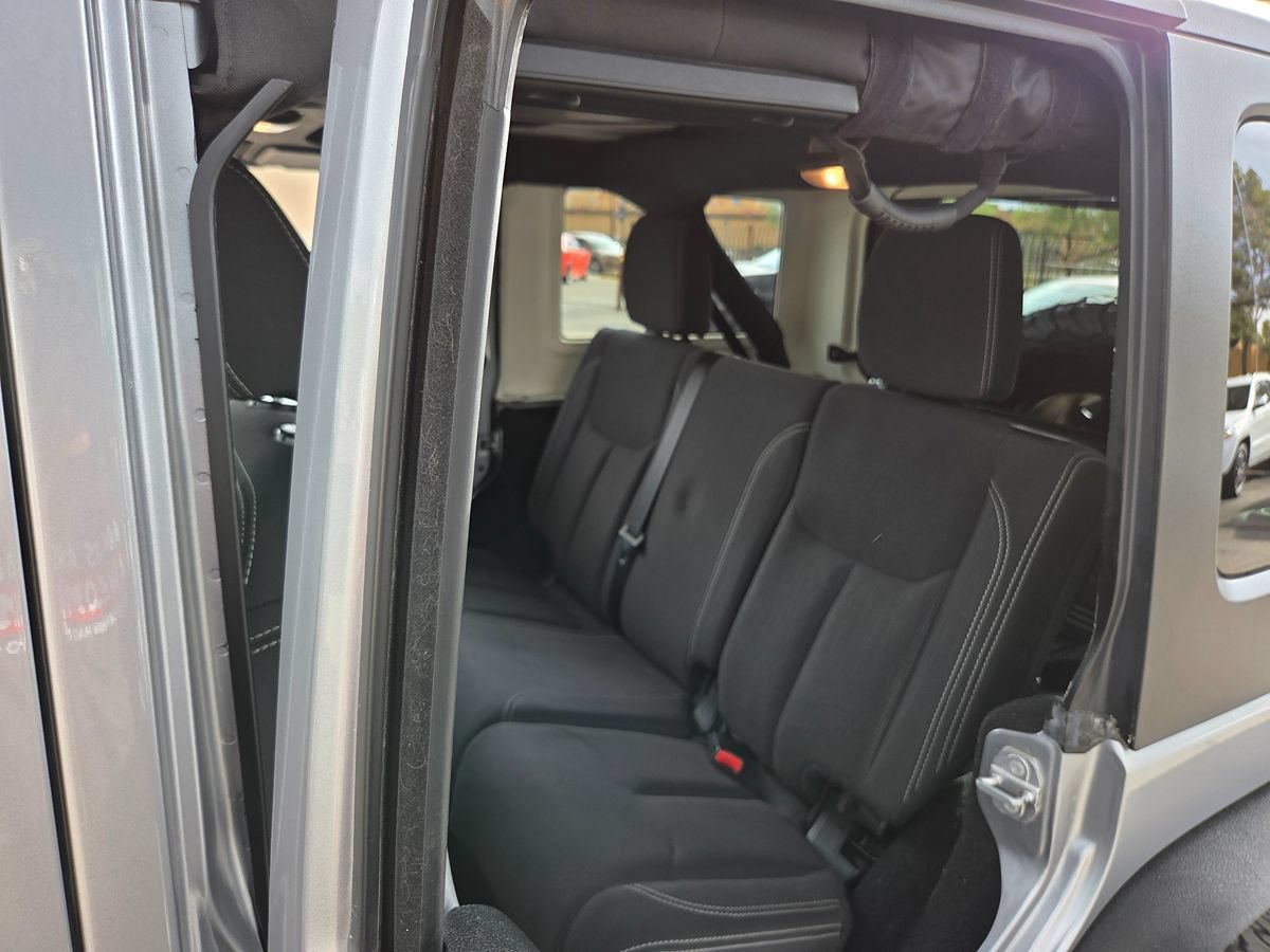 Used 2018 Jeep Wrangler Unlimited Sahara w/ Connectivity Group AWD/4WD image 51