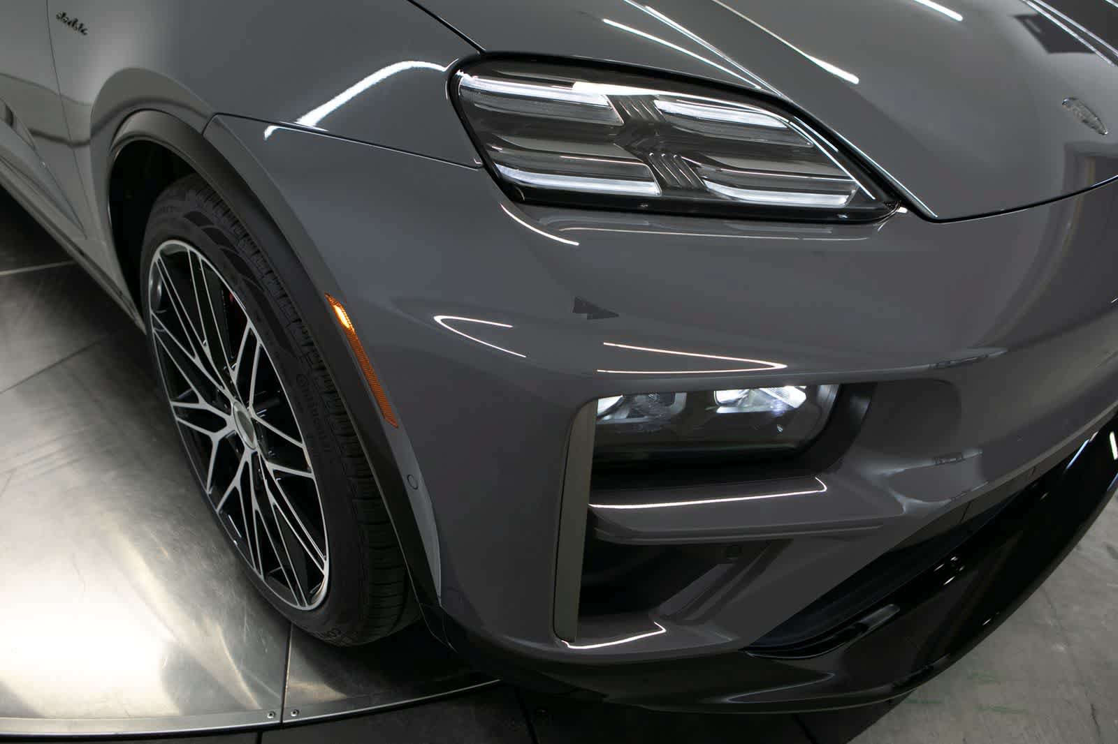 New 2026 Porsche Macan Turbo Electric AWD/4WD image 12