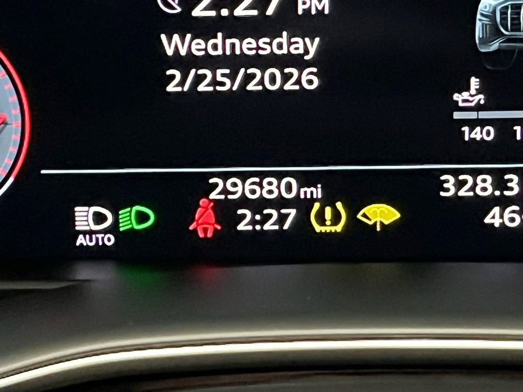 Used 2023 Audi Q8 Premium image 22