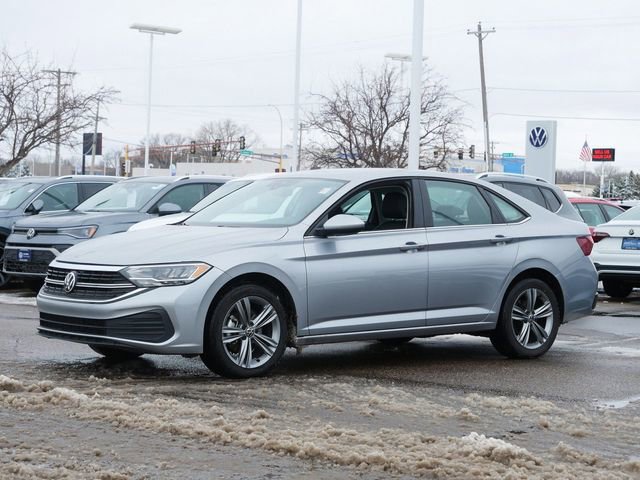 Certified 2024 Volkswagen Jetta SE image 3