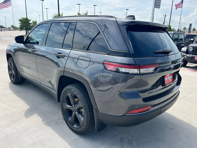 Used 2026 Jeep Grand Cherokee Limited w/ Limited Altitude Package RWD image 4