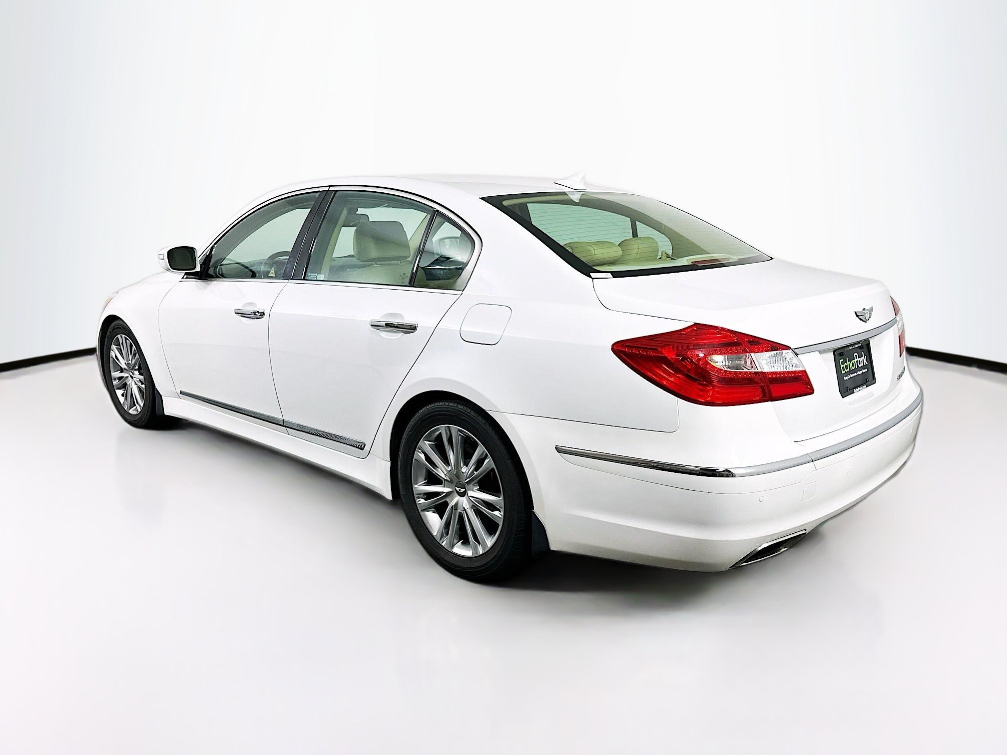 Used 2012 Hyundai Genesis 4.6 RWD image 5