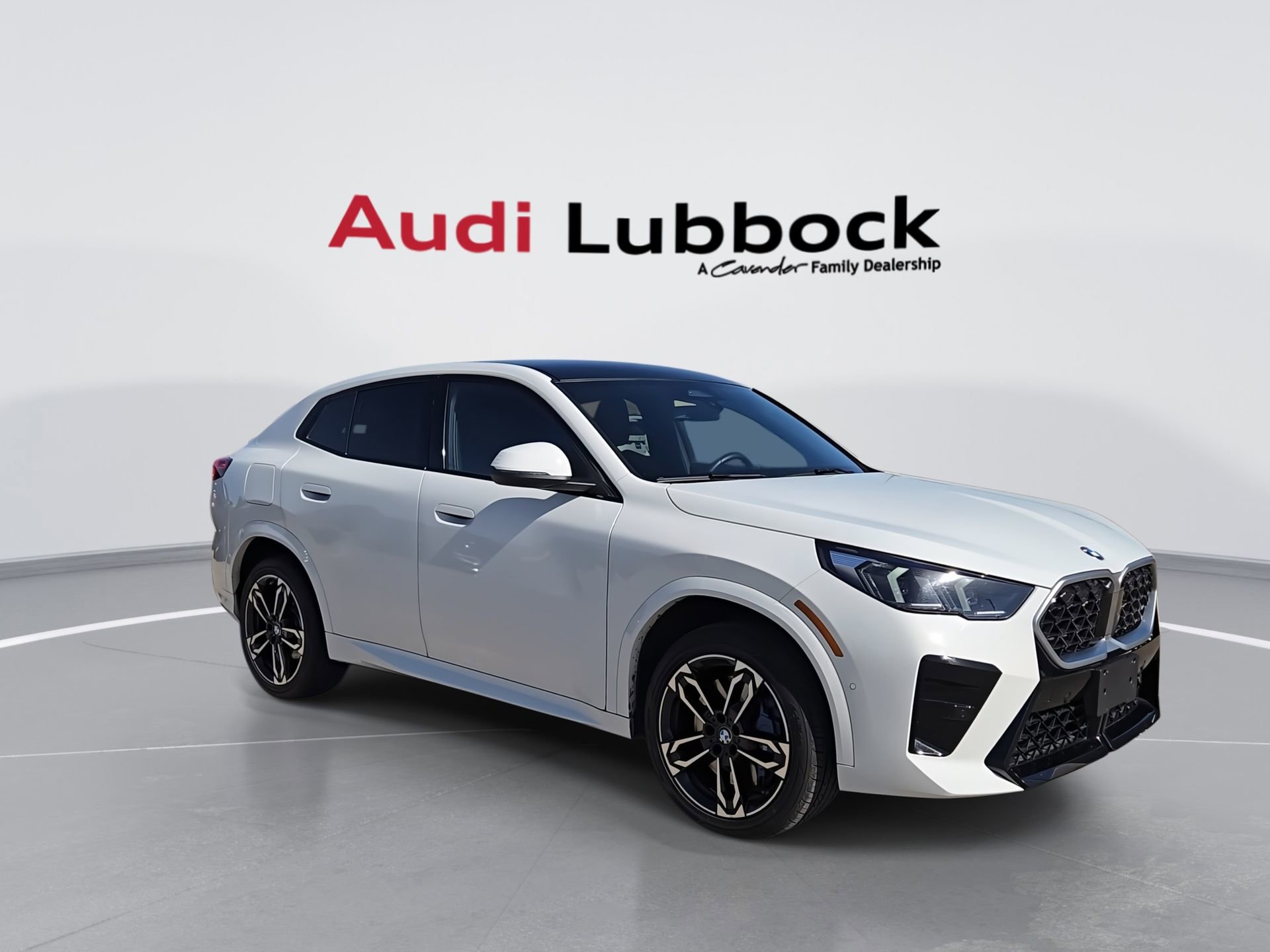 Used 2026 BMW X2 xDrive28i AWD/4WD image 2