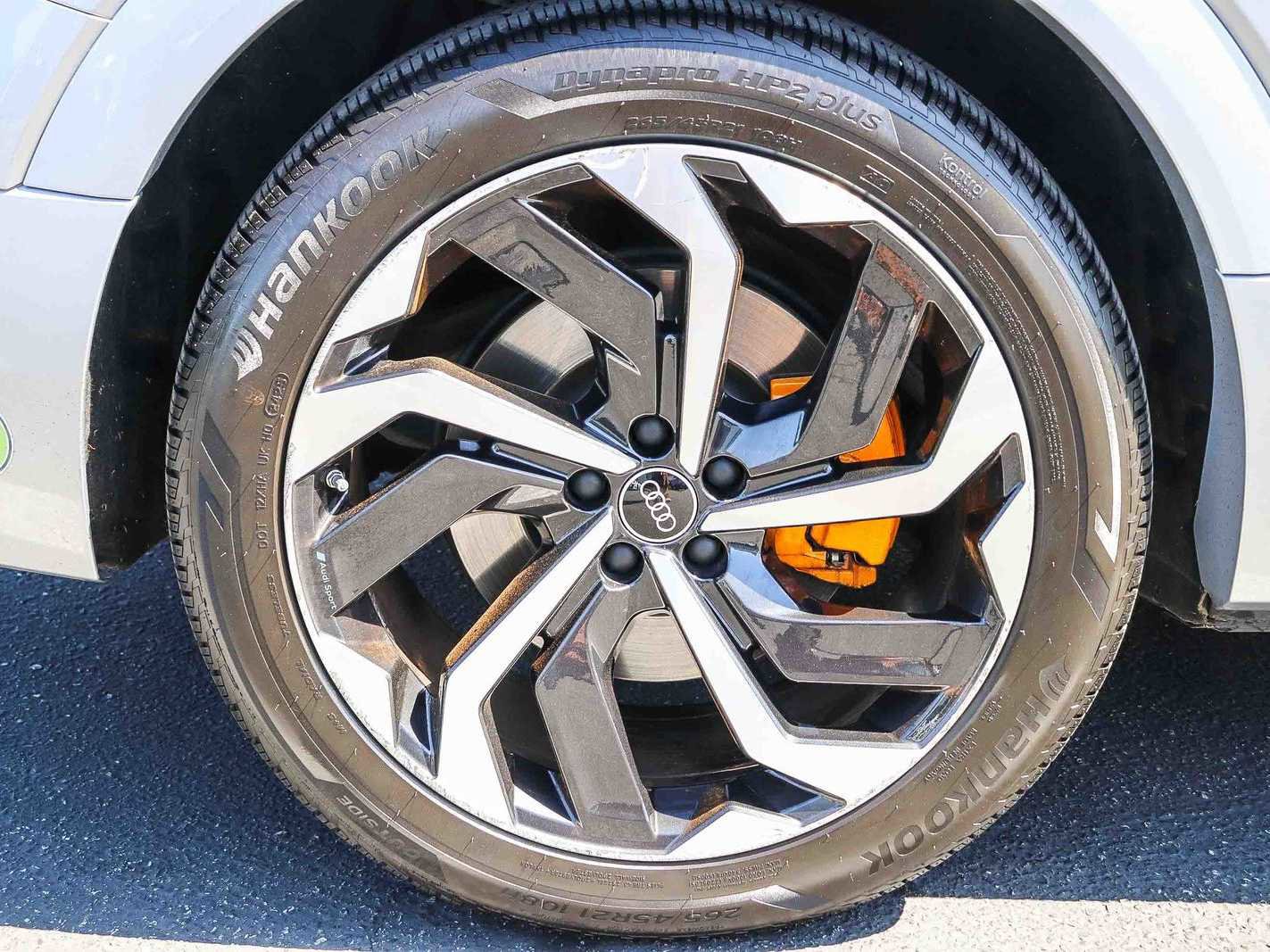 Certified 2023 Audi e-tron Premium Plus w/ Premium Plus Package AWD/4WD image 10