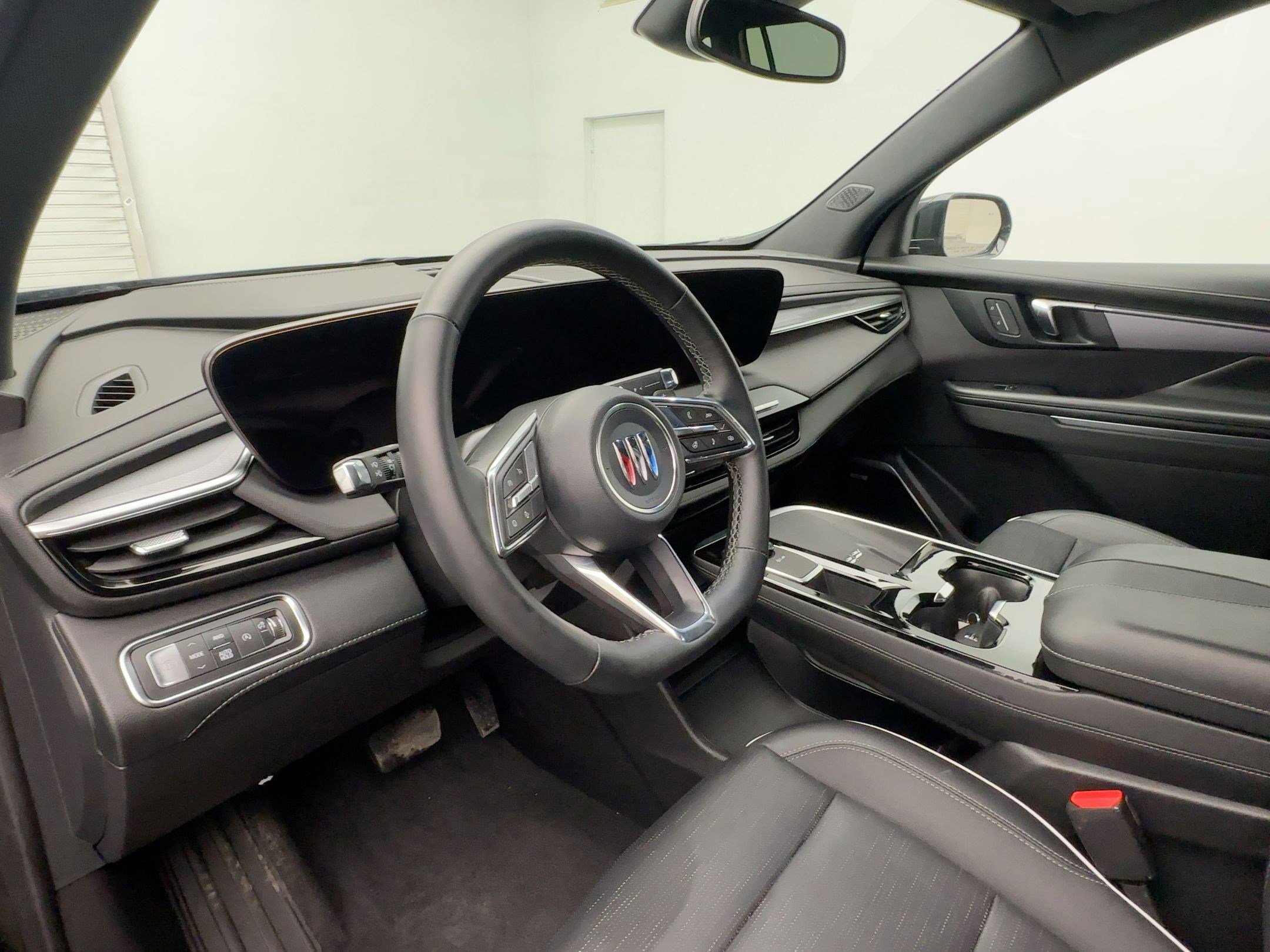 Used 2025 Buick Enclave Sport Touring image 4