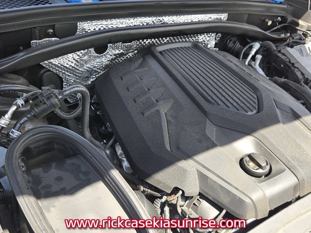 Used 2023 Porsche Macan Turbo AWD/4WD image 18
