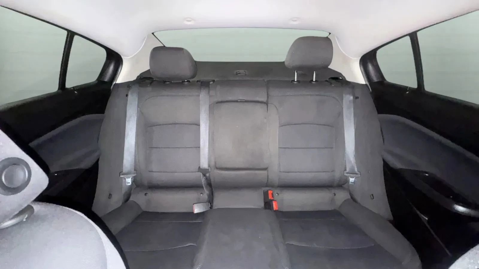 Used 2018 Chevrolet Cruze LT FWD image 18
