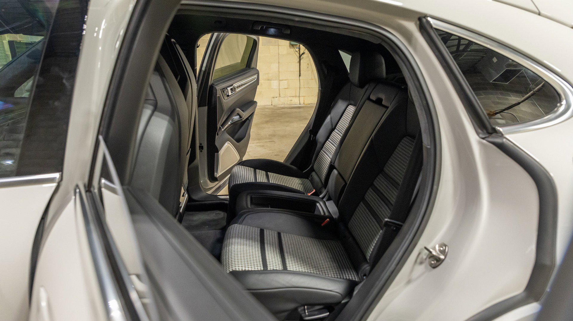 Used 2021 Porsche Cayenne Turbo S image 49