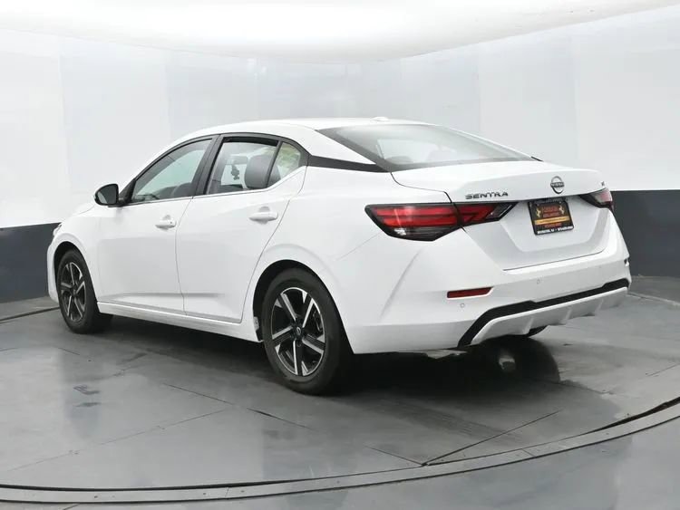 Used 2024 Nissan Sentra SV FWD image 9