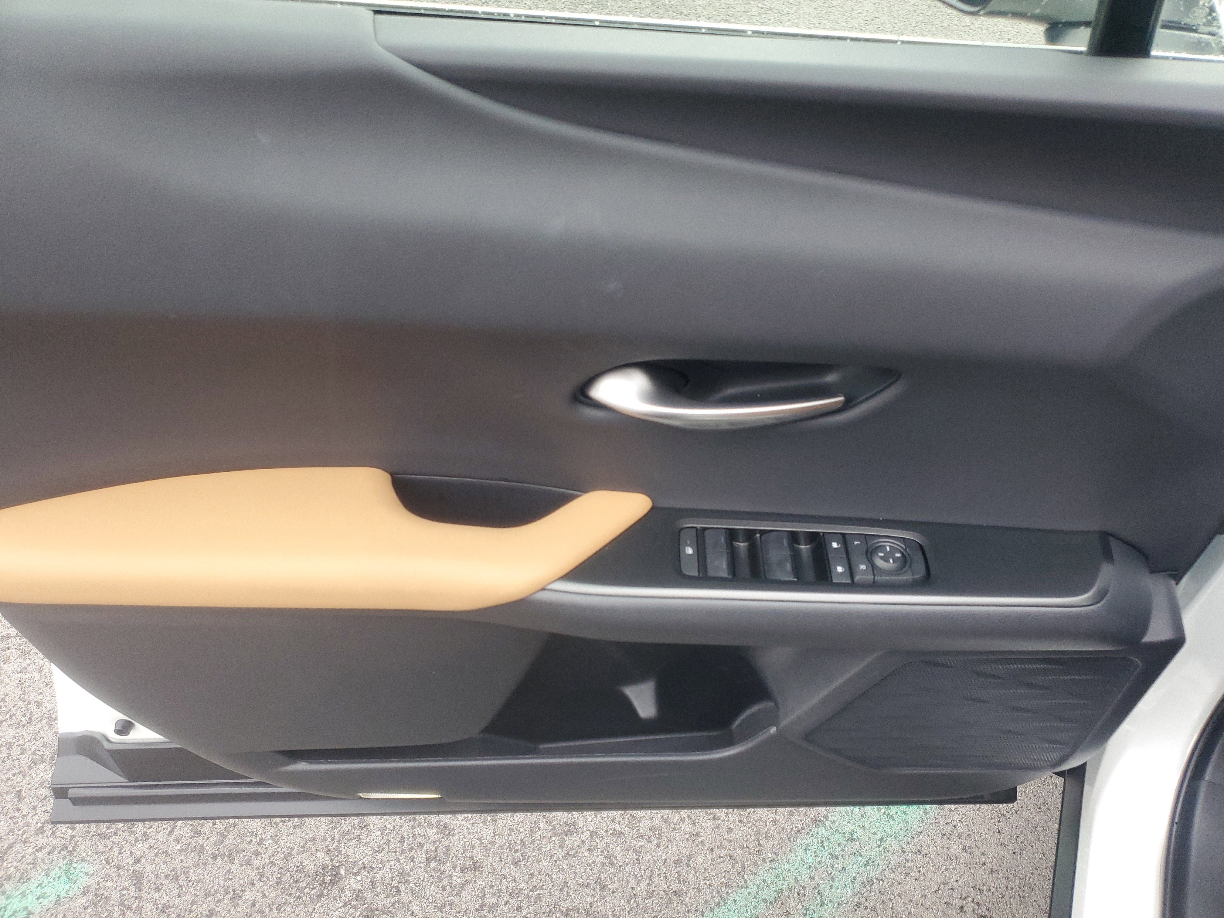 Used 2025 Lexus UX 300h FWD image 19