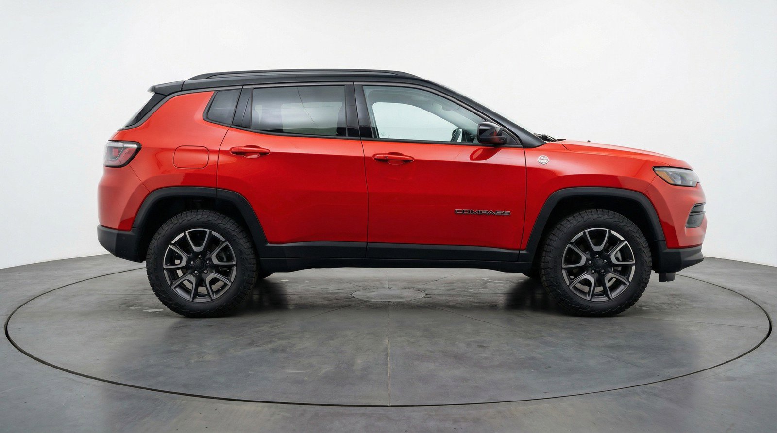 Used 2025 Jeep Compass Trailhawk image 11