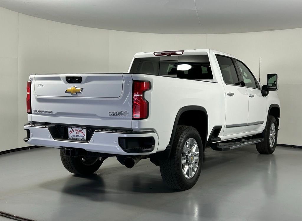 Used 2024 Chevrolet Silverado 3500 High Country w/ Technology Package image 7