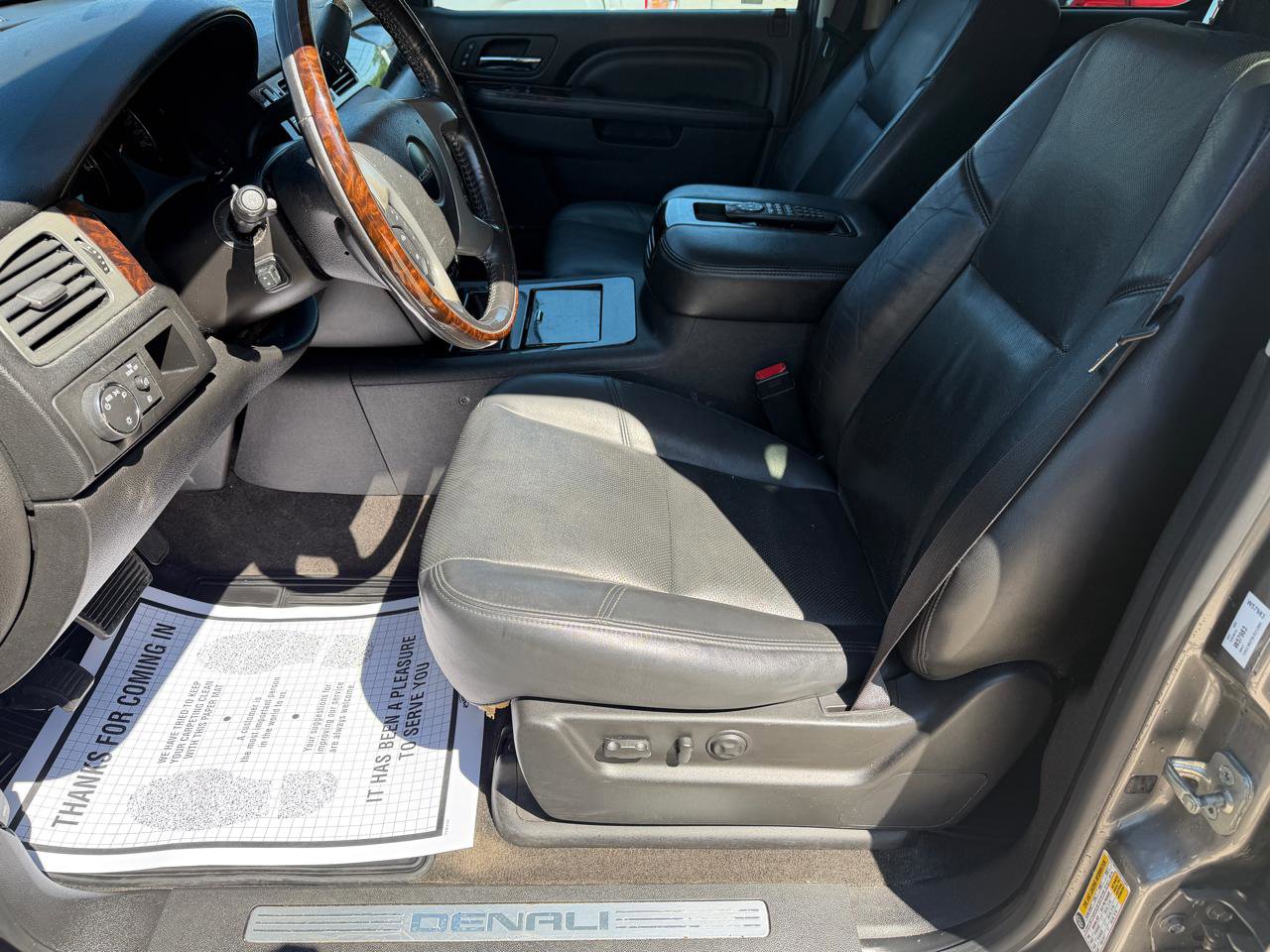 Used 2012 GMC Yukon XL Denali RWD image 9