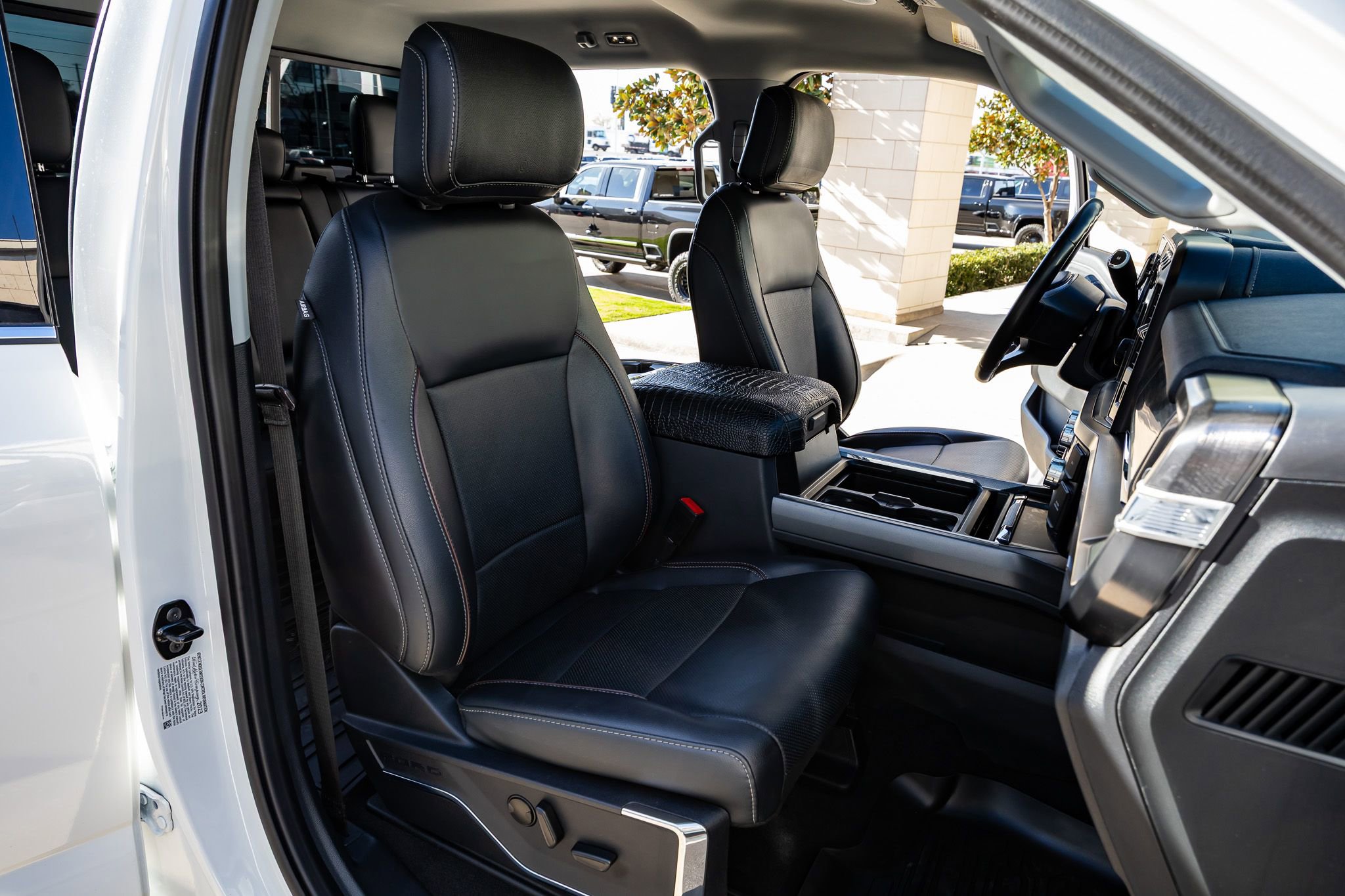 Used 2023 Ford F350 Lariat w/ Lariat Ultimate Package image 30