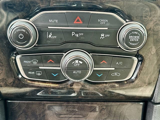 Used 2018 Chrysler 300 Limited w/ Safetytec Plus Group image 17