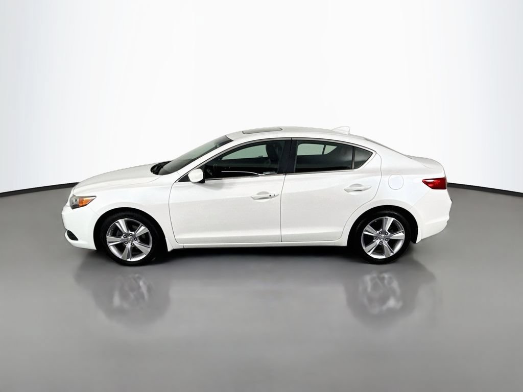 Used 2014 Acura ILX w/ Technology Package FWD image 2