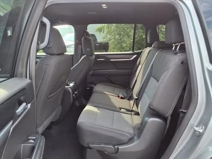 Used 2025 GMC Acadia Elevation image 31