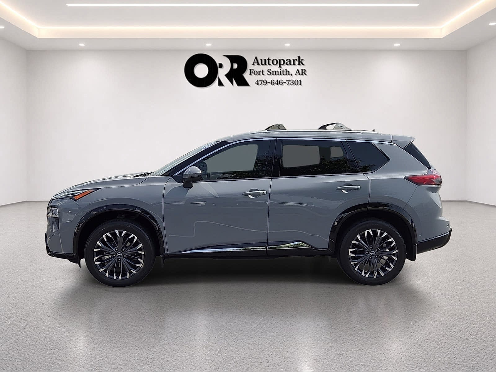 Used 2025 Nissan Rogue Platinum w/ Platinum Premium Package FWD image 3