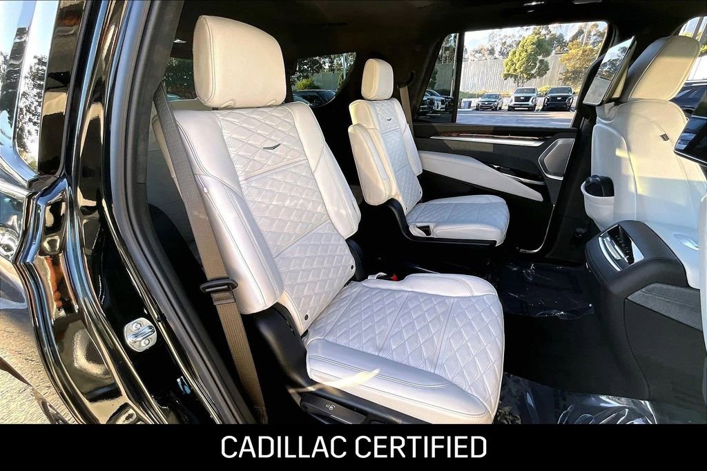 Used 2026 Cadillac Escalade Platinum Sport w/ LPO, ONYX Package image 18