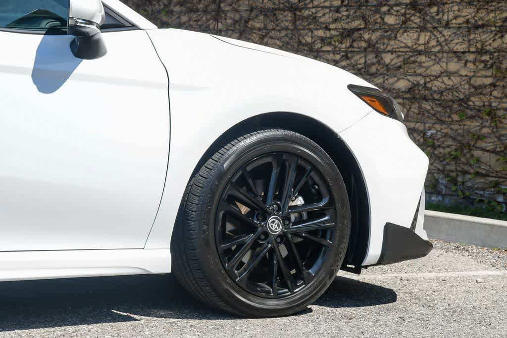 Used 2025 Toyota Camry SE image 11