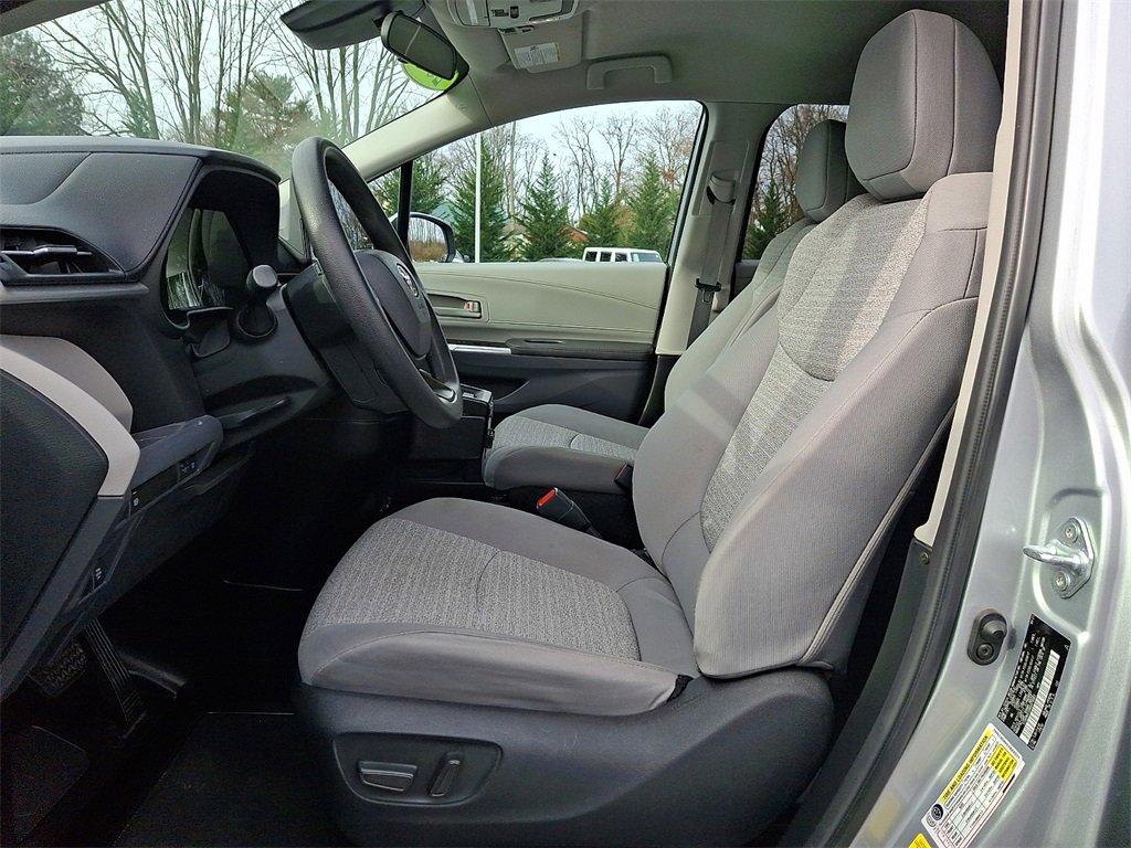 Used 2022 Toyota Sienna LE image 12