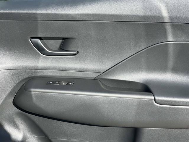 New 2027 Hyundai Kona SE FWD image 24